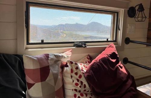 Del Dios House | Lakeview tiny house w/hillside pool