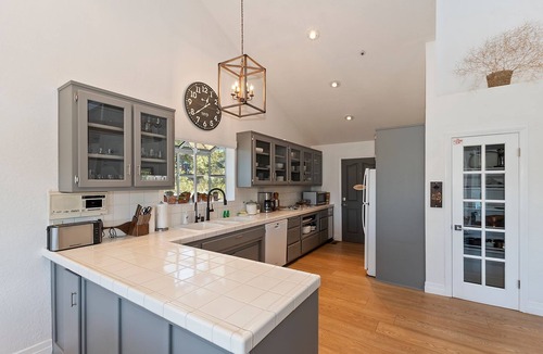 Fawnskin Cabin | Lakeview Villa: Amazing Panoramic Lake & Mountain Views! Pool Table!