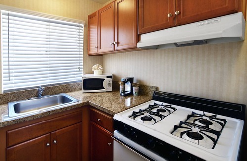 Rolando Village Hotel | Lamplighter Inn & Suites at SDSU