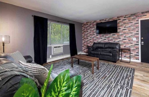 Glendora Apartment | Lansing Layover #9 | Urban Hideaway