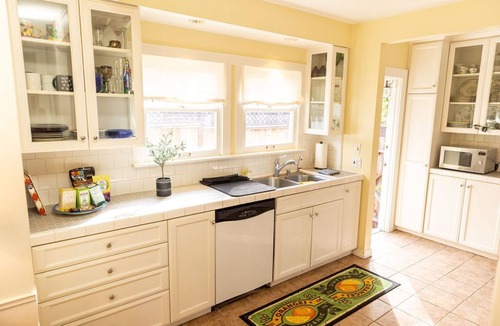 Larchmont House | Larchmont Village Bungalow-Private & Pet Friendly