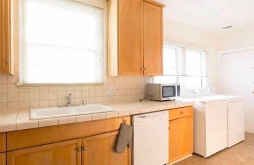 Larchmont House | Larchmont Village Hancock Park Hollywood 4 bedroom 3BA duplex Centrally located