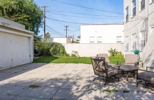 Larchmont House | Larchmont Village Hancock Park Hollywood 4 bedroom 3BA duplex Centrally located