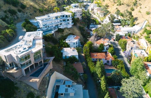 Greater Wilshire - Hancock Park Condo | Larchmont Village Modern Large Apt W/D and Pool