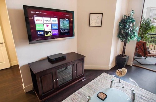 Westwood Apartment | Large 2 bed 2 bath Apt on Wilshire Corridor-Sn