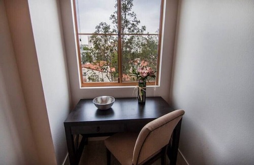 Westwood Apartment | Large 2 bed 2 bath Apt on Wilshire Corridor-Sn