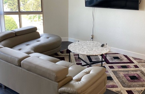 City West Apartment | Large 2 bedrooms 2baths