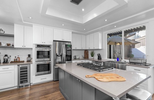 Los Cerritos House | Large 3BD : Master Suite : Pool