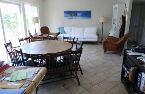 East Side Costa Mesa House | Large 4 BD/3 BA Back Bay Family Living, Beach and Shopping