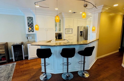 Belmont Shore House | Large 4 bedroom, steps from the beach with rooftop patio and jacuzzi. Sleeps 10