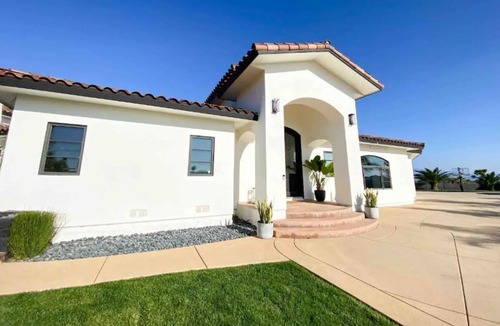 Felicita Villa | Large 4 Bedroom Villa w/Poolhouse 1.5 Acre Lot