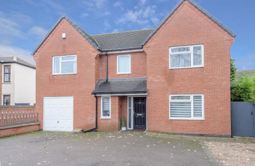 Barrow Upon Soar House | Large 5 Bedroom House Sleeps 10 Ideal for Contractors