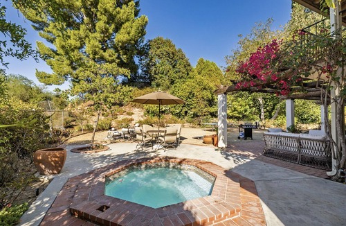 Woodland Hills House | Large 6 Bedroom House, Great Location and Valley Views