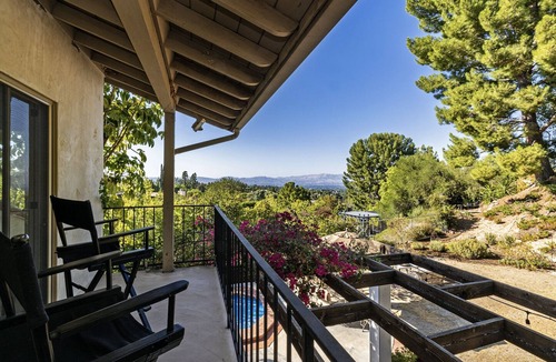 Woodland Hills House | Large 6 Bedroom House, Great Location and Valley Views