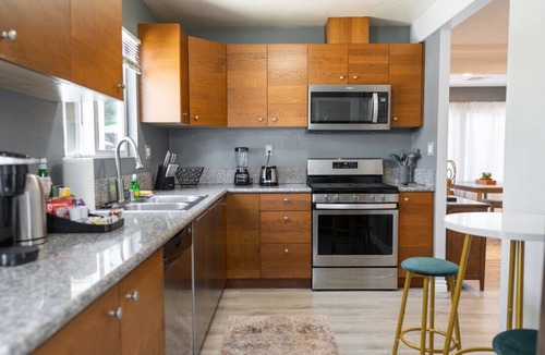 NoHo Arts District House | LARGE COMFORTABLE 5-BEDROOM HOME IN NORTH HOLLYWOOD (p6)