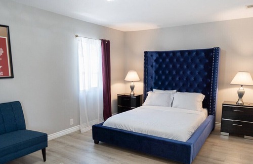 NoHo Arts District House | LARGE COMFORTABLE 5-BEDROOM HOME IN NORTH HOLLYWOOD (p6)