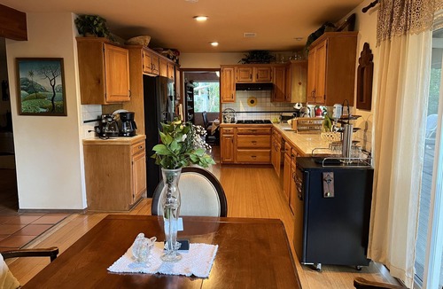 Sylvia Park House | Large Comfy Topanga Canyon Family Getaway near State Park and Pacific Ocean