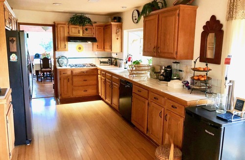 Sylvia Park House | Large Comfy Topanga Canyon Family Getaway near State Park and Pacific Ocean