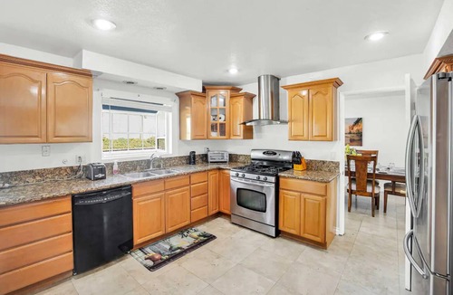 Fullerton House | Large Family Home - Only 20 mins from Disneyland
