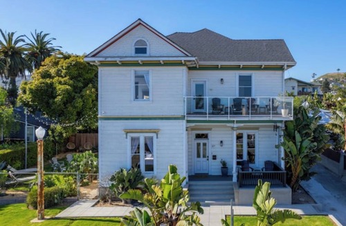 Ventura House | Large Historic Victorian Beach House - The Sudden House
