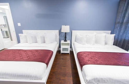 Southeast Anaheim House | Large home by disneyland, convention, beach, stadium. Anaheim ice rink