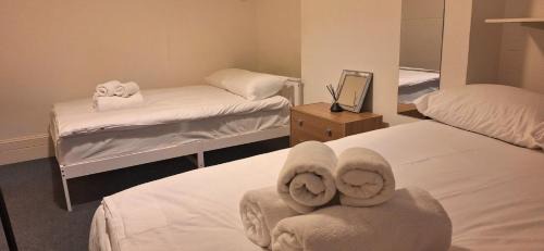 Shacklewell Apartment | Large House Dalston Hackney Great for Contractors