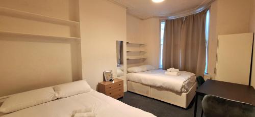 Shacklewell Apartment | Large House Dalston Hackney Great for Contractors