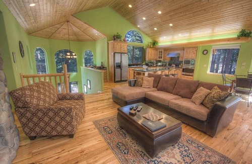 North Upper Truckee House | Large Kitchen, Hot Tub, Great House (COH1669)
