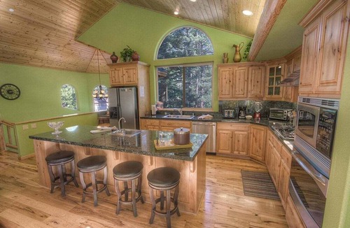 North Upper Truckee House | Large Kitchen, Hot Tub, Great House (COH1669)
