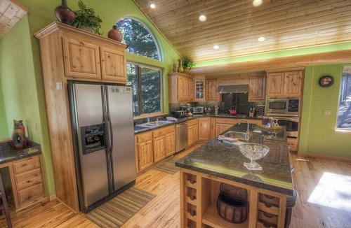 North Upper Truckee House | Large Kitchen, Hot Tub, Great House (COH1669)