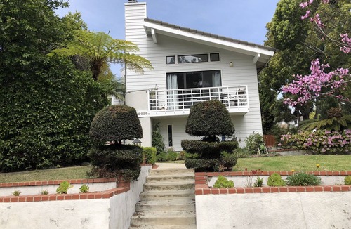 Sunset Park Apartment | Large Luxury Studio with view in Santa Monica