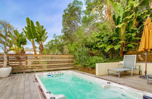 Sunset Cliffs House | Large & modern home close to the ocean w/private washer/dryer - 1 dog welcome