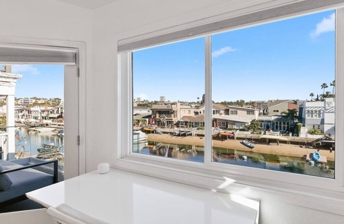 Balboa Island Apartment | Large, patio, grill, AC, dock, garage, linens