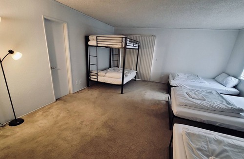 Ridgecrest House | Large Private Room [#3] - 7 Beds - Private Bathroom