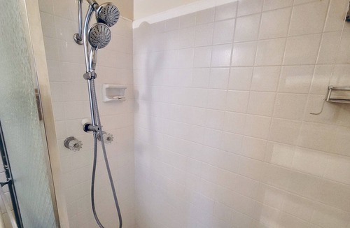 Ridgecrest House | Large Private Room [#3] - 7 Beds - Private Bathroom