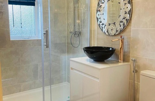 Stonnall House | Large Spacious House-HS2, Bham International, NEC