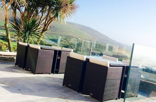 Mortehoe House | Large Victorian House for 12 Overlooking Woolacombe Beach. Hot Tub, BBQ, Parking
