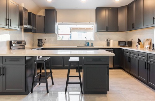 Lennox House | LAX/ SoFi Stadium Spacious 5 BR Brand New House