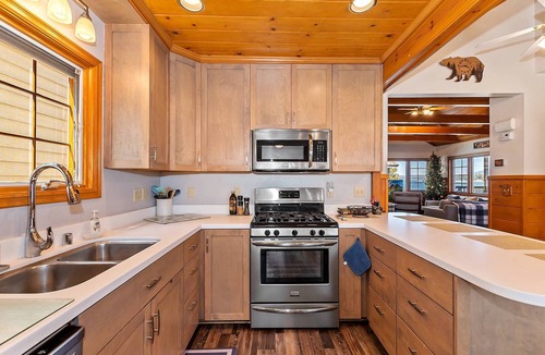 Fawnskin Cabin | Lazy Lake by Destination Big Bear: Million Dollar Views in Fawnskin Nestled to National Forest!