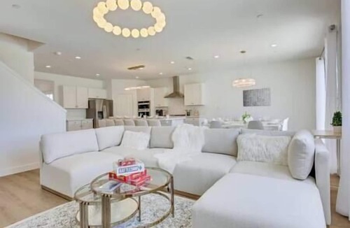 Coachella House | Lazy River, pickleball, g’room, fun in the desert!