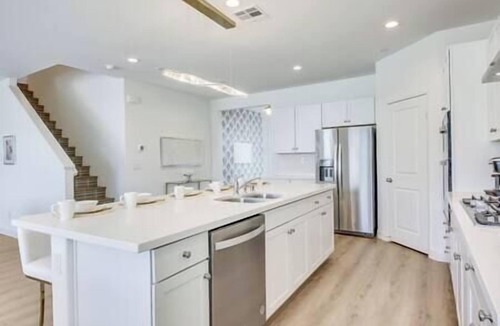 Coachella House | Lazy River, pickleball, g’room, fun in the desert!