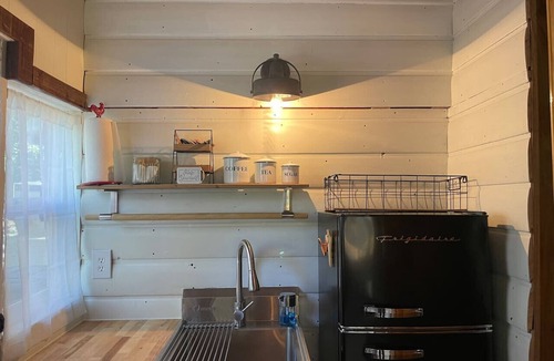 Wrightwood Cottage | LC · Fire pit/Fireplace/3 blks2Village/Pet-kid friendly