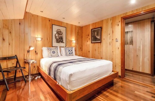 Canary Wharf Boat Rental | Le Sorelle