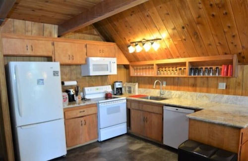 Bass Lake House | Ledge Cabin - Henningfeld