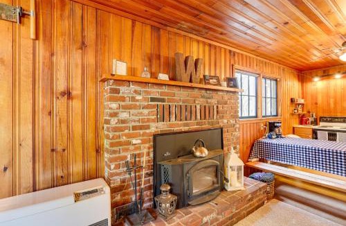 Trinity Center House | Less Than 2 Mi to Trinity Lake NorCal Getaway with BBQ