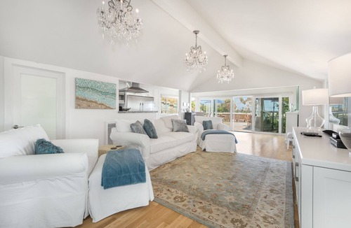 Eastern Malibu House | Life is better at the Beach in Malibu! Lux 3 bdr Home Spectacular Ocean Views