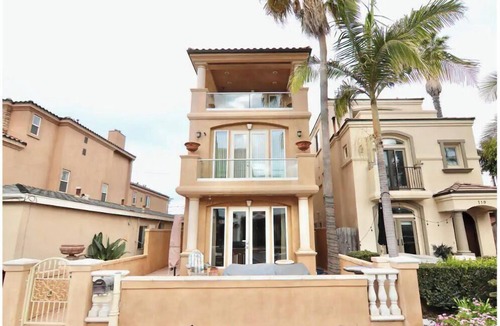 Santa Ana Heights House | Life’s a beach…house with gorgeous ocean&pier views. A few steps to the waves.,.