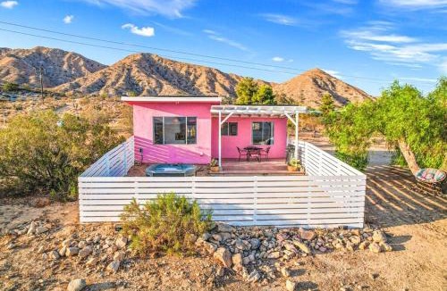 Morongo Valley House | Lil Pink - Million Dollar Views on 2 acres!