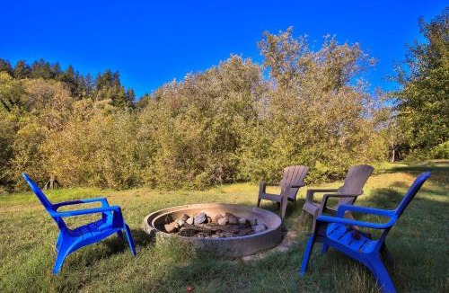 Guerneville House | Lily Pad - Hot Tub! Private Dock! BBQ! Game Room! Walk to Town! Fast WiFi! Dog Friendly!