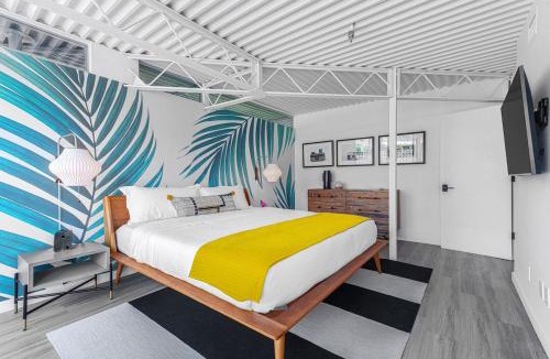 Warm Sands Hotel | Limon Palm Springs A Luxury Boutique Hotel
